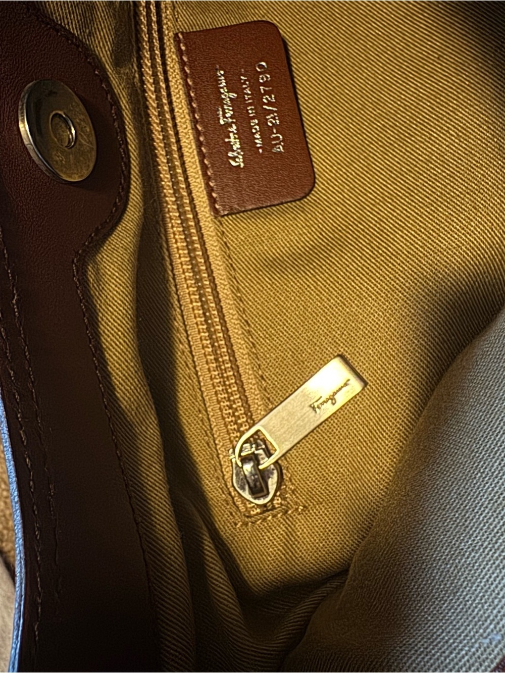 Salvatore Ferragamo Brown Croc-Embossed Leather Hobo Shoulder Bag - Picture 5 of 8